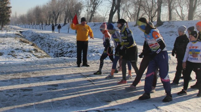 У луцькому парку молодь вчили, як займатися спортом в мороз.ФОТО