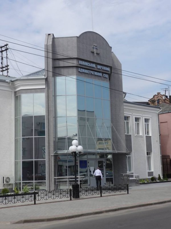 Ще одна замкоподібна будова