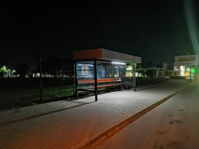 У Ковелі з’явилась зупинка з сонячними батареями, де можна заряджати телефон