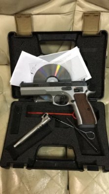 На Волині затримали чоловіка, який займався контрабандою зброї. ФОТО