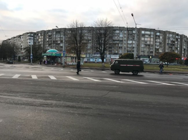 «Щоранку біля ОДА бачу десятки безсмертних», – лучанка про «пішоандонів». ФОТО