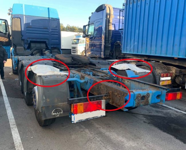 Через «Ягодин» намагалися незаконно провезти дорогу вантажівку 