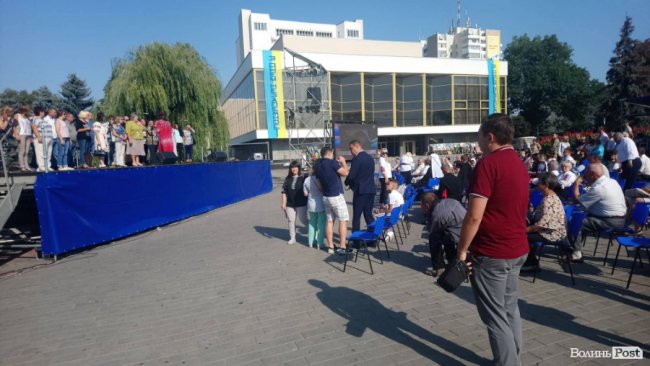 У центрі Луцька показують святковий парад до Дня Незалежності. ФОТО