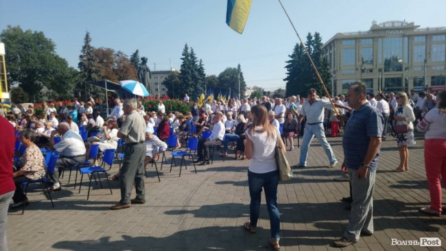 У центрі Луцька показують святковий парад до Дня Незалежності. ФОТО