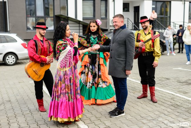 Яскраво, весело і смачно: на «Юпітері» відсвяткували День доброго сусіда. ФОТОРЕПОРТАЖ*