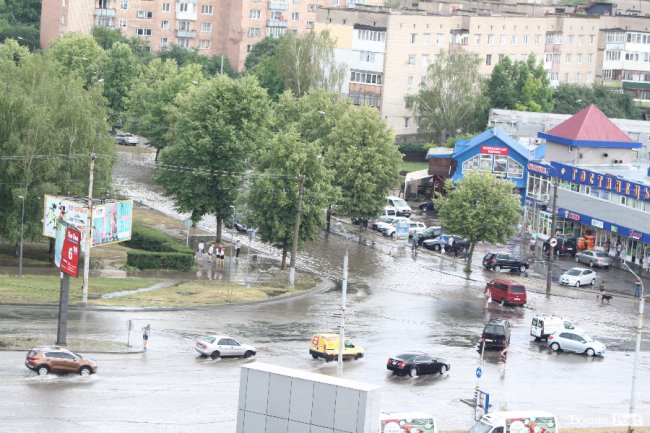 У Луцьку після зливи – потоп. ФОТО. ВІДЕО