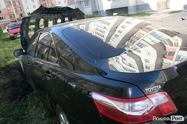 У Луцьку згорів автомобіль. ФОТО