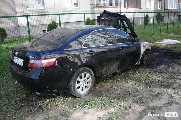 У Луцьку згорів автомобіль. ФОТО