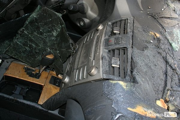 У Луцьку згорів автомобіль. ФОТО