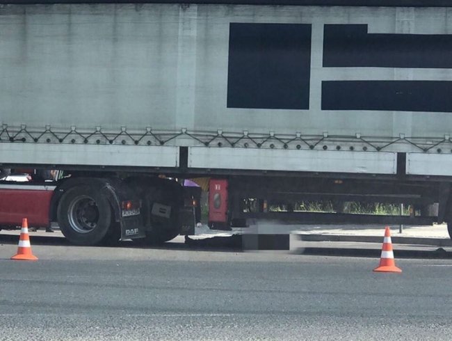 Вантажівка на смерть переїхала чоловіка у Ковелі. ФОТО