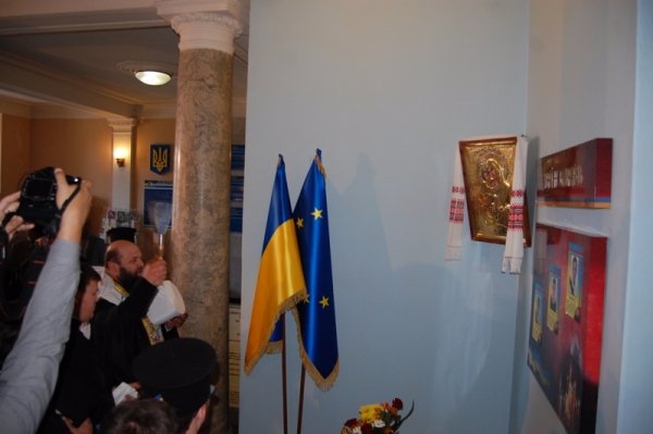 У виші Луцька відкрили меморіальну дошку на честь загиблих в АТО студентів. ФОТО.ВІДЕО