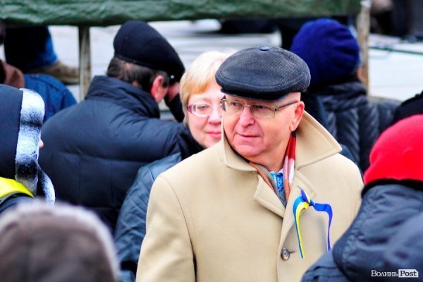 Віче на луцькому Майдані. ФОТО