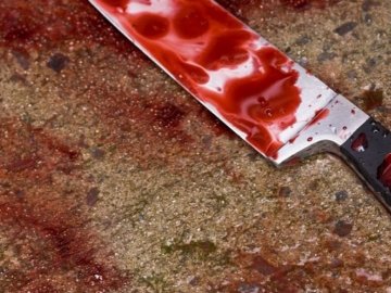 У селищі на Волині чоловік впав на ніж: постраждалого госпіталізували