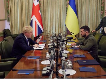 Зеленський розповів, про що говорив з Джонсоном, який приїхав до Києва