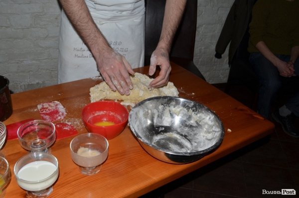 У Луцьку випікали хліб під музику. ФОТО