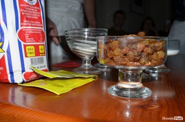 У Луцьку випікали хліб під музику. ФОТО