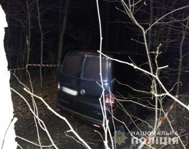 На Львівщині чоловік вбив дівчину та поранив очевидця: поліція проводить спецоперацію