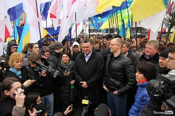 Акція «Вставай, Україно!» розпочалася в Луцьку. ФОТО. ОНОВЛЕНО