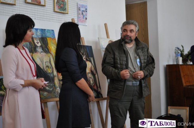 У Луцьку відкрили виставку неймовірних картин доньки загиблого героя. ФОТО