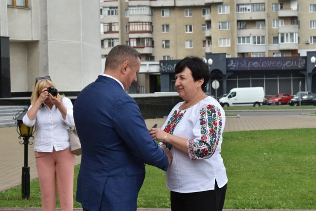 Сільські амбулаторії на Волині одержали нові автівки. ФОТО