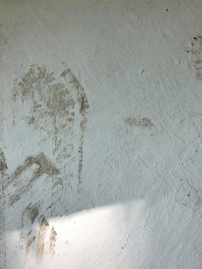 Вандали понищили унікальну зупинку на в'їзді до Ківерців. ФОТО