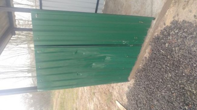 У районі на Волині понищили нещодавно встановлені контейнери для сміття. ФОТО