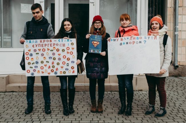 «Супергерої» здали кров для військового госпіталю в Луцьку