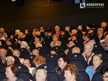 У Луцьку пенсіонерам показували фільм про Симона Петлюру. ФОТО