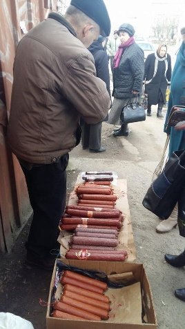 Луцькі поліцейські виявили нелегальні точки торгівлі. ФОТО