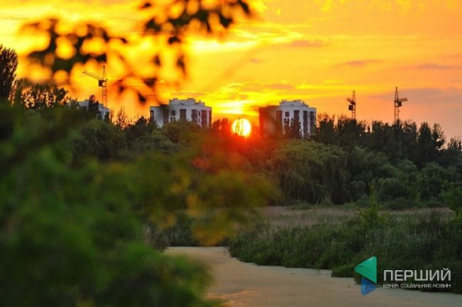 Луцький фотограф показав чарівний захід сонця*