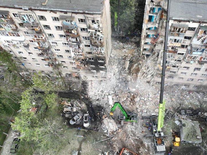 Ракета, якою росіяни вдарили по багатоповерхівці у Києві, провалила бетонні перекриття аж в підвал, - Клименко