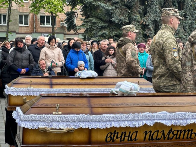 Пішли захищати свою рідну Волинь: у Ковелі попрощалися з двома Героями Олексієм Хомічом та Олексієм Стахорським