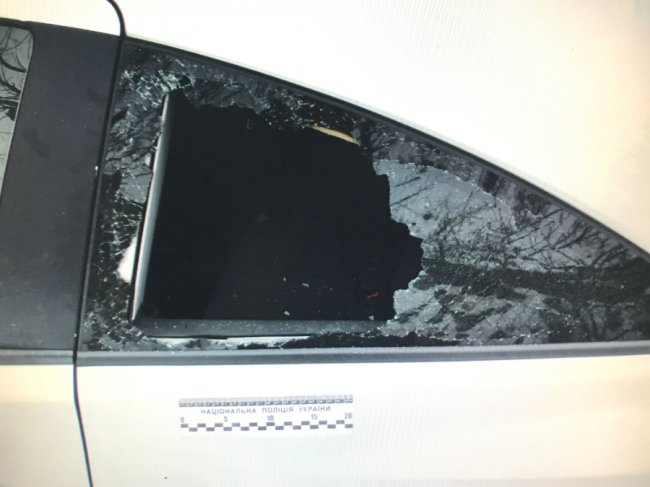 На Рівненщині невідомі пошкодили авто журналістці. ФОТО