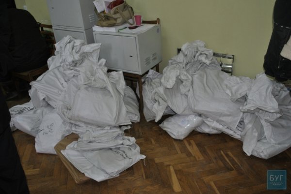 Через відсутність протоколів Іваничівська виборча комісія перенесла засідання. ФОТО