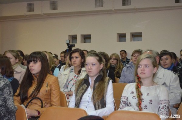 У Луцьку на захист української мови поставили мистецтво. ФОТО