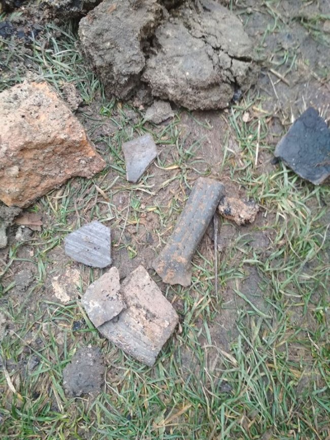 У Старому місті в Луцьку незаконно розкопували шар землі з цеглою і керамікою 16 століття