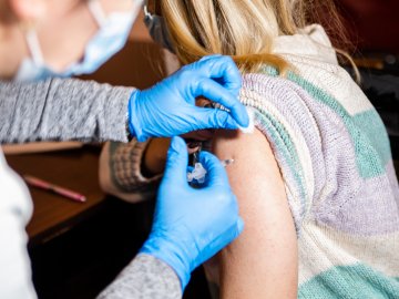 Неповнолітні теж отримають «ковідну тисячу»