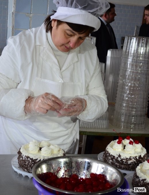 Як у Луцьку роблять торти. ФОТО 