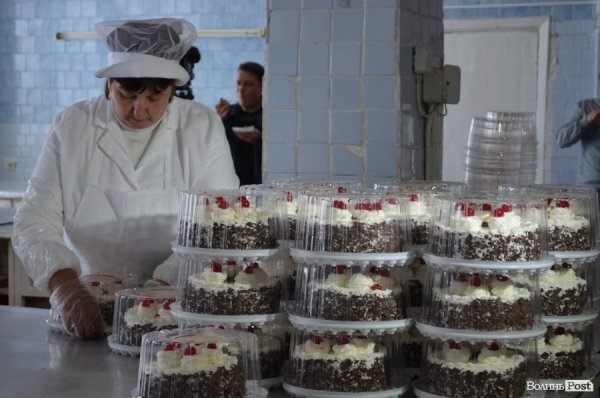 Як у Луцьку роблять торти. ФОТО 