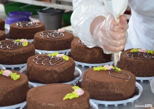 Як у Луцьку роблять торти. ФОТО 