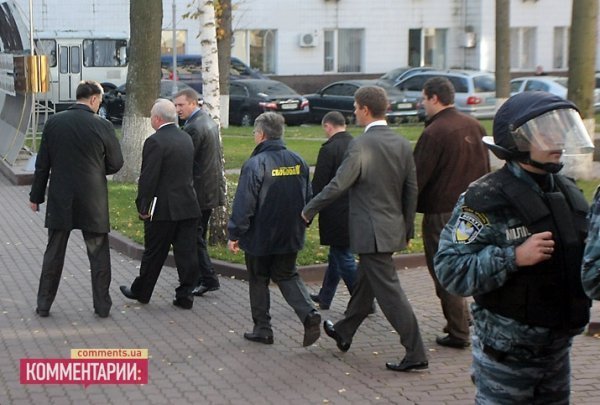 Як «свободівці» штурмували МВС. ФОТО. ВІДЕО