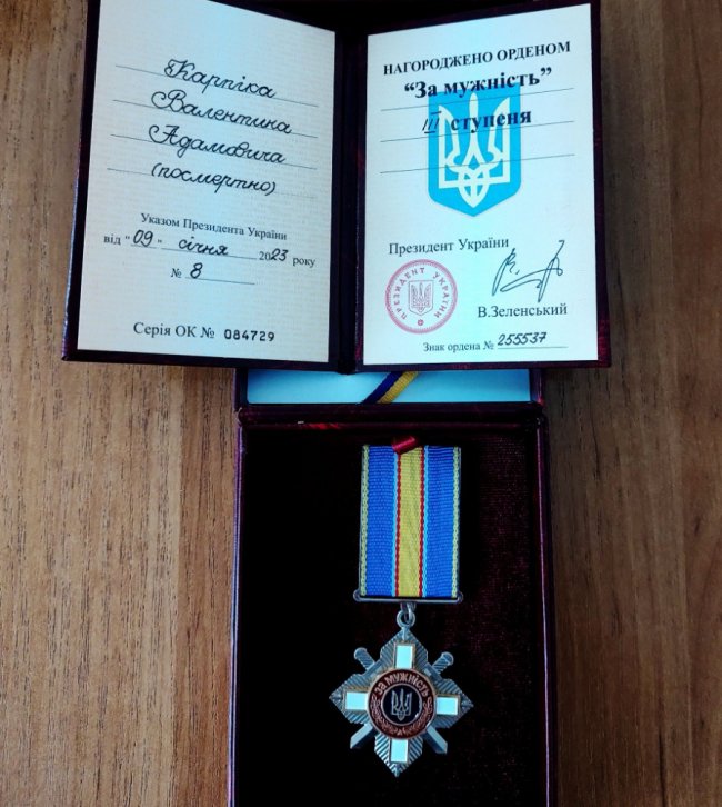 Доньці загиблого військового на Волині вручили його посмертну нагороду. ФОТО