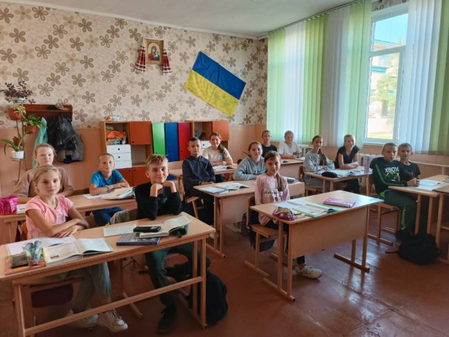 «Там є підпис тата. Частинка його історії», – донька воїна з Волині про прапор, який він привіз з фронту