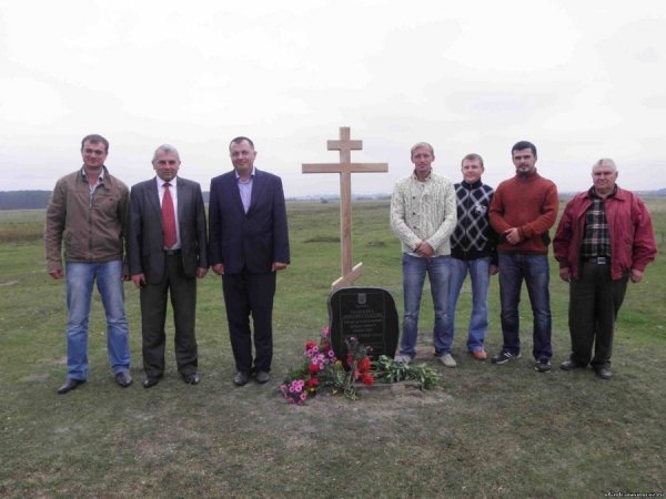 На місці монастиря поставили освячений хрест. ФОТО