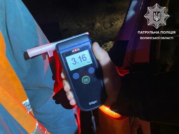 П'яний волинянин не впорався з керуванням та з’їхав у кювет. ФОТО
