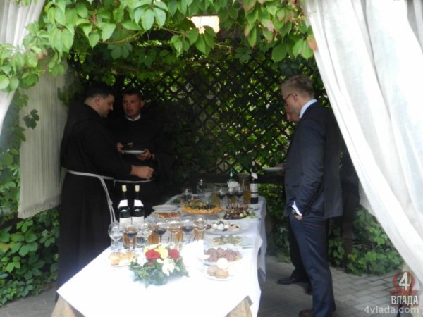 У луцькому ресторані за обід президента Польщі платили готівкою. ДОКУМЕНТ