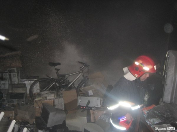  У Луцьку горіло приміщення «Волиньфарм».ФОТО