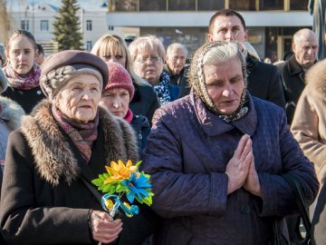 Луцьк вшанував полеглих героїв Революції Гідності. ФОТОРЕПОРТАЖ