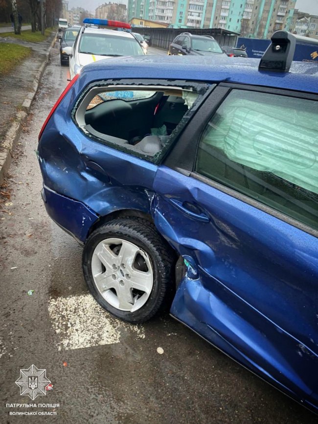 На Соборності у Луцьку зіткнулися дві автівки. ФОТО
