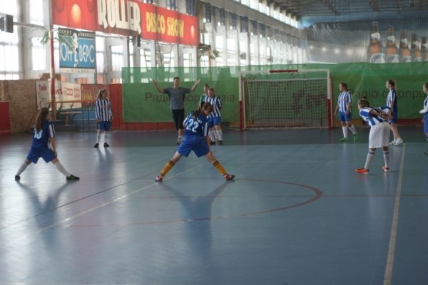 Чоловіча команда журналістів зіграла товариський матч з професійними спортсменками